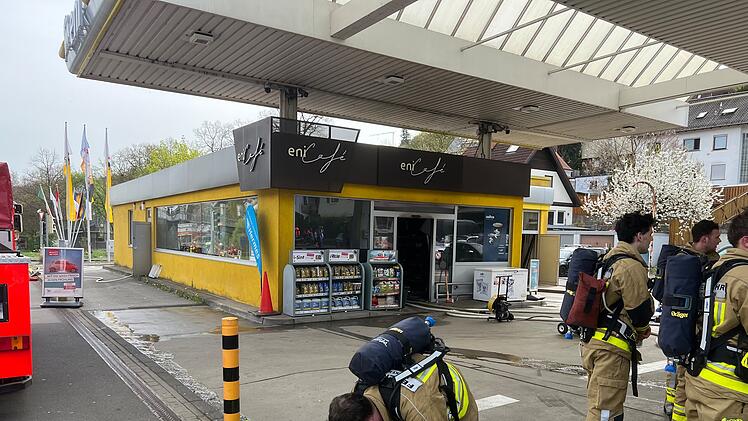 Agip-Tankstelle komplett ausgebrannt: Brand in Höchberg