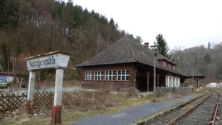Das marode Behringersmühler Bahnhofsgebäude Fotos: Thomas Weichert