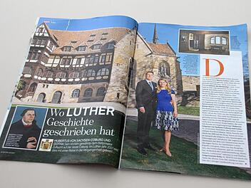 Hubertus Prinz von Sachsen-Coburg und Gotha und seine Frau Kelly zeigen für "BUNTE"-Leser, wie schön es auf der Veste ist. Foto: Ulrike Nauer