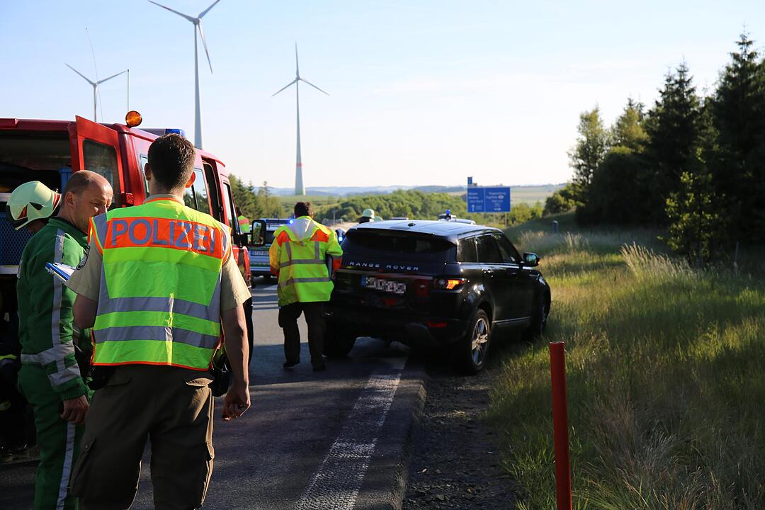 Hof: Schwerer Auffahrunfall auf der A72 bei Trogen