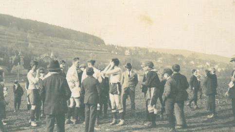 1920 wurd e Fußball auf der Wiese an der Badstraße gespielt. Die erste Fußballmannschaft von 1920. Foto: Archiv 1. FC Bad Brückenau