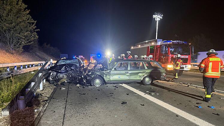 Toter und Verletzte bei Auffahrunfall auf A9 im Kreis Roth