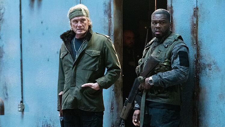 Auch Gunner Jensen (Dolph Lundgren, links) will verhindern, dass der B&ouml;sewicht Suarto (Iko Uwais) eine Atombombe z&uuml;ndet.
