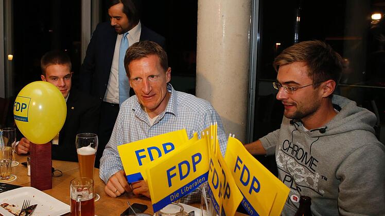 Stehen vor einem Neuanfang: Jobst Giehler (mitte) mit Sebastian Körber im Hintergrund.  Foto: Matthias Hoch