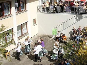 Im Forchheimer Mehrgenerationenhaus ist das pralle Leben zu Hause.  Foto: Petra Malbrich
