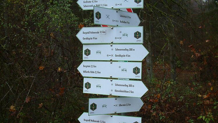Zahlreiche Wanderwege gibt es ab dem Forsthaus Langenau.