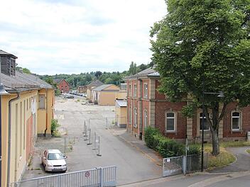 Der ehemalige Schlachthof bleibt vorläufig im Eigentum der Stadt. Das alte Kühlhaus links soll auf Kosten der Stadt für die Hochschule hergerichtet werden. Foto: Simone Bastian