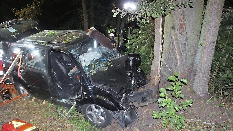In diesem Fahrzeug wurde die junge Frau eingeklemmt und schwer verletzt. Foto: Kreisbrandinspektion
