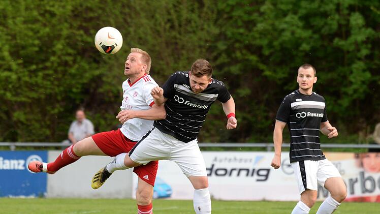 Der ATS Wartenfels verzichtet derzeit freiwillig auf seinen Torjäger Martin Ciznar (links/hier noch im Trikot des FC Neuenmarkt) aus dem Corona-Risikoland Tschechien. Foto: Archiv/Monika Limmer
