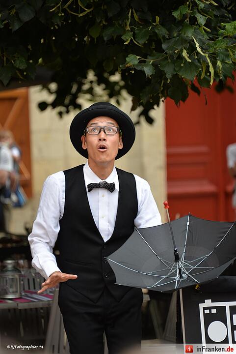 Yosuke Ikeda aus Japan braucht für seine Darbietung keine gesprochenen Worte, sondern ausschließlich Musik, Bilder und Töne, um seine Botschaft zu überbringen.