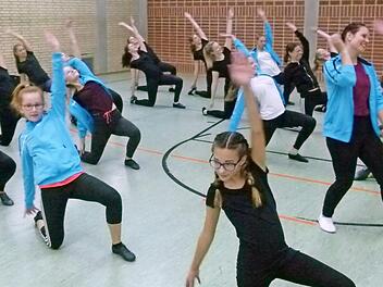 "Emotion Dance" wollen beim Sommerfest für Furore sorgen. Sie übten schon fleißig. Foto: Doris Weidner