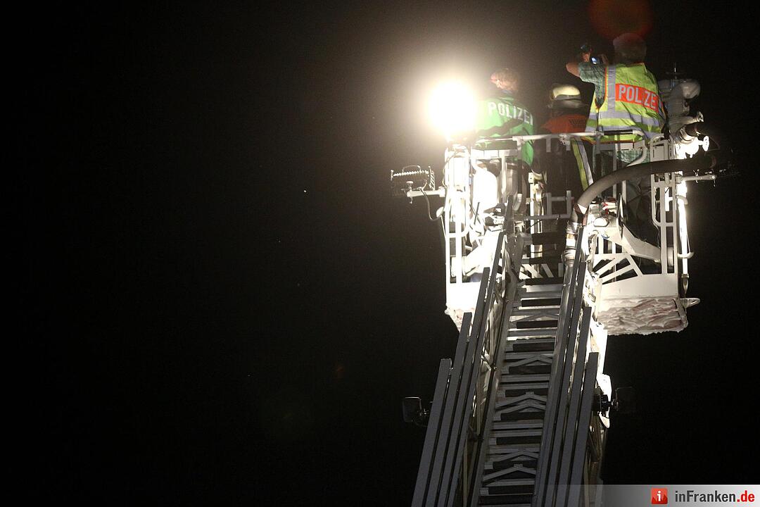 Grossbrand nach Explosion auf Indoor-Kartbahn Foto: News5/Herse