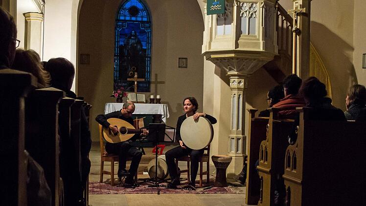 Der Lautenvirtuose Nehad el Sayed und die Perkussionistin Nora Thiele begeisterten bei ihrem Konzert in der Johanneskirche Elsa.Foto: Jochen Berger