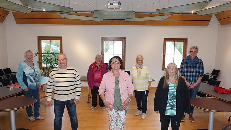 Die Mitglieder des Senioren- und Behindertenbeirates des Marktes  Wildflecken trafen sich zu einer Sitzung, um konkrete Projekte zu  planen. Das Bild zeigt von links vorne: Hans Zeitler, Vorsitzende Monika  Müller, Roswitha Ulrich, von links hinten: Brigitte Schüßler, Gitta  Lagemann, Roswitha Reder und Gabriele Rüttiger. Foto: Marion Eckert