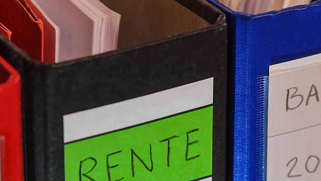 Jeder Bürger hat ein Anrecht auf den Grundfreibetrag - auch Rentner. Ab wann wird auf die Rente Steuer fällig?