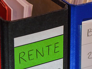 Jeder Bürger hat ein Anrecht auf den Grundfreibetrag - auch Rentner. Ab wann wird auf die Rente Steuer fällig?