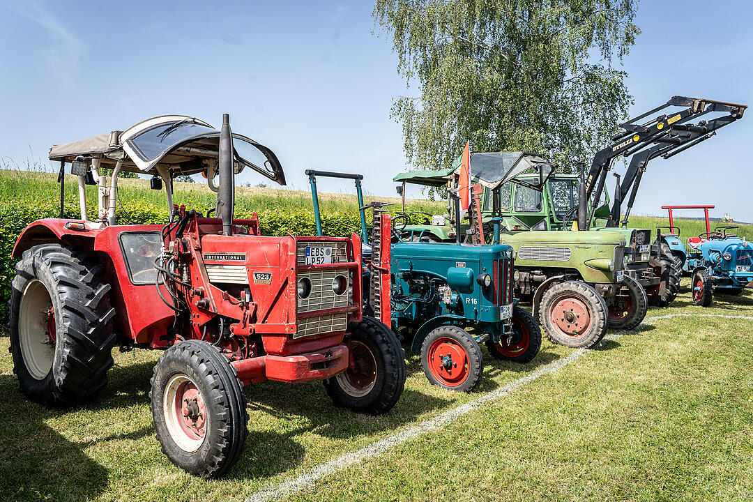 Treffen für PKW/Traktoren und Motorräder bis Baujahr 1996. Treffen für PKW/Traktoren und Motorräder bis Baujahr 1996.