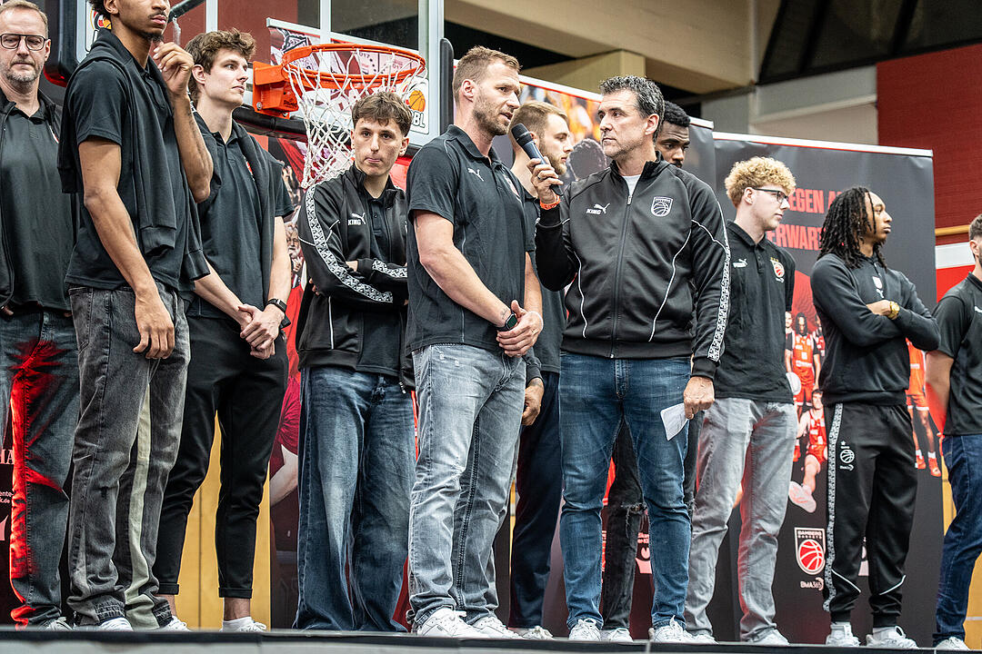 Freak City feiert seine Pokal-Helden.