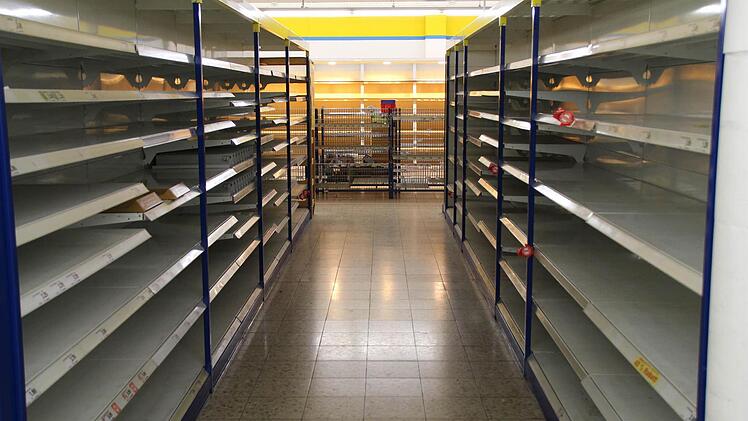 Das alte E-Center in Höchstadt. Am Dienstag eröffnet Edeka neu. Foto: Christian Bauriedel