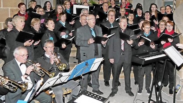 Die Ch&ouml;re unter der Leitung von Christine Kettler-Pohl vereint