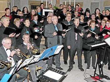 Die Chöre unter der Leitung von Christine Kettler-Pohl vereint