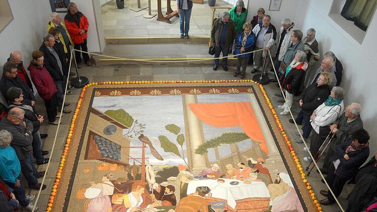 Die Besichtigung des Fr&uuml;chteteppichs in der Alten Kirche von Sargenzell bei H&uuml;nfeld war besonders spektakul&auml;r.Arthur Stollberger