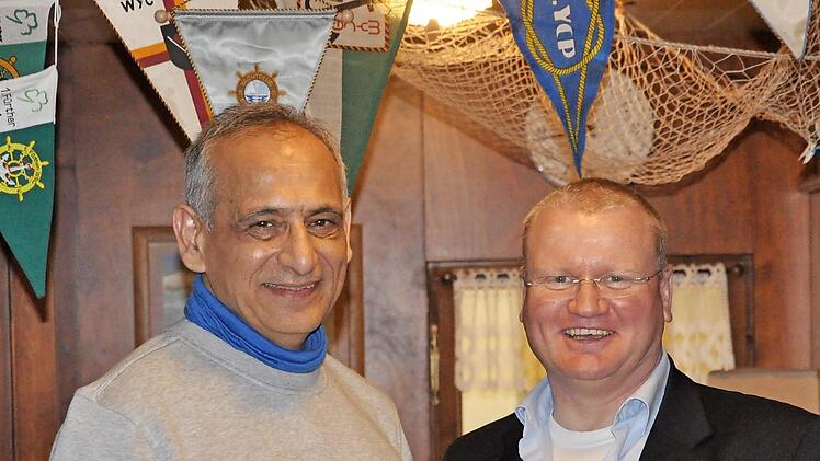 Imran Hassen (l.) ist der neue Stellvertreter des best&auml;tigten Vorsitzenden Roland Kummeth. Foto: privat