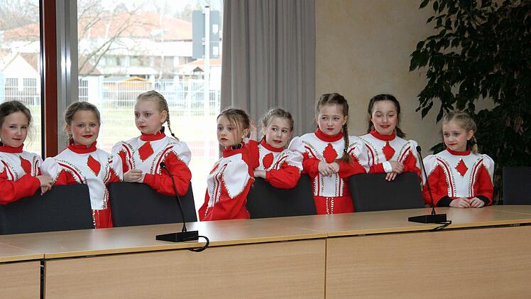 Impressionen von der Schlüsselübergabe im Weisendorfer Rathaus. Foto: Richard Sänger