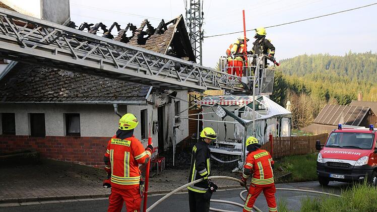 Beim Brand im Feuerwehrhaus in Weidmes enstand Sachschaden in Höhe von rund 150 000 Euro. Foto: News5