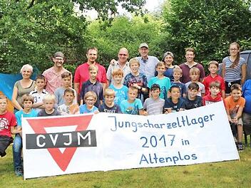Einen abwechslungsreichen Start in die Sommerferien erlebten 21 Jungs aus dem Raum Ebern beim CVJM-Zeltlager in Altenplos. Foto: Martin Lang