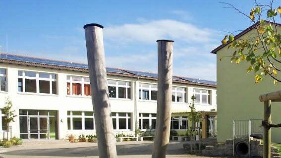 Etwa ein Drittel aller Schülerinnen und Schüler an der Mittelschule in Oerlenbach könnten der Rektorin zufolge profitieren, wenn sie von einer Fachkraft für Jugendsozialarbeit betreut würden. Foto: Stefan Geiger