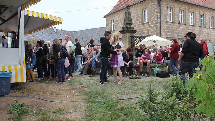 Die Gastronomie hatte alle Hände voll zu tun. Foto: Birgit Kestel