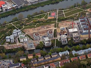 Die Erba-Insel in Gaustadt zu verschiedenen Zeitpunkten: Dieses Bild zeigt den Erba-Park im Jahr 2016. Foto: Ronald Rinklef
