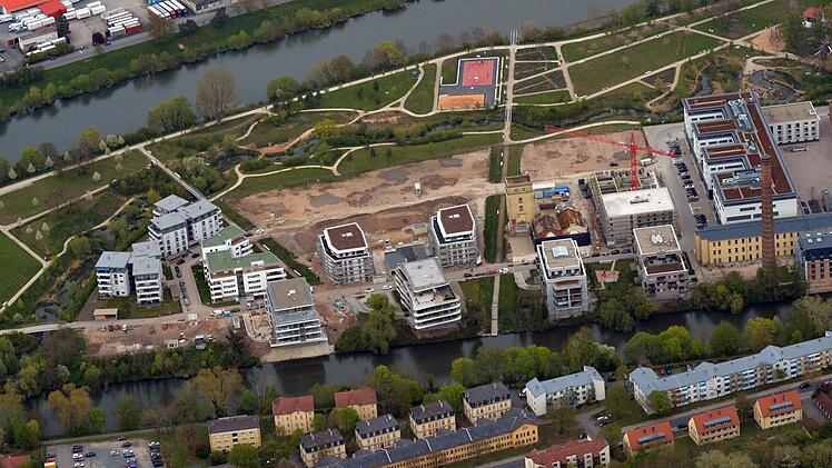 Die Erba-Insel in Gaustadt zu verschiedenen Zeitpunkten: Dieses Bild zeigt den Erba-Park im Jahr 2016. Foto: Ronald Rinklef