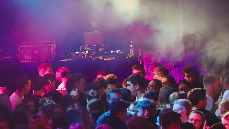 Würzburg: Trotz "Stillem Tag" - Stadt genehmigt Party an Karfreitag und erklärt Entscheidung