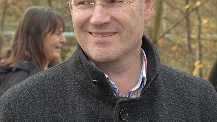 Robert Neuberths Mitarbeiter kümmerrn sich um die Dog Stations.Foto: Ronald Rinklef