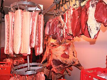 In der Kühlung hängt das frische Fleisch. Fotos: Lucie Homann