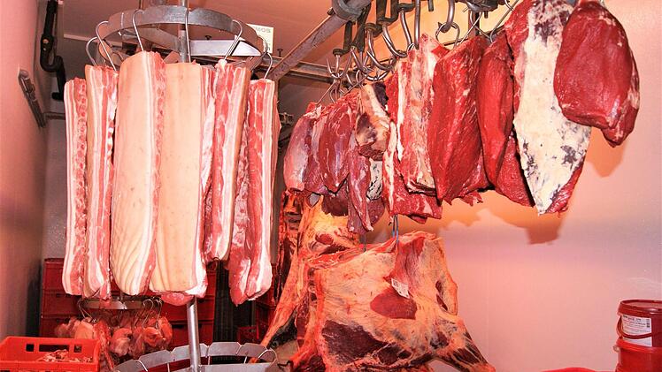 In der Kühlung hängt das frische Fleisch. Fotos: Lucie Homann