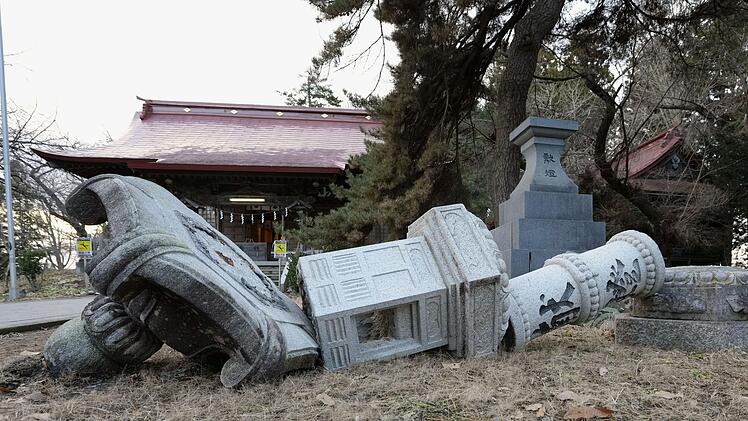 Nach starkem Erdbeben im Nordosten Japans
