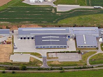 Keine Luftnummer blieb die Betriebsratswahl bei Uniwell in Eyrichshof. Kandidaten traten nun auf drei Listen an. Unser Bild zeigt vorne das Wellrohr-Unternehmen aus der Luft.  Foto: Ronald Rinklef