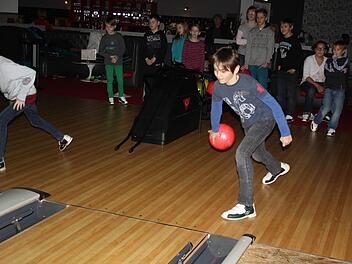 Beim Bowling hatten Christoph und die anderen Uehlfelder Sternsinger ihren Spaß.  Foto: Sonja Werner