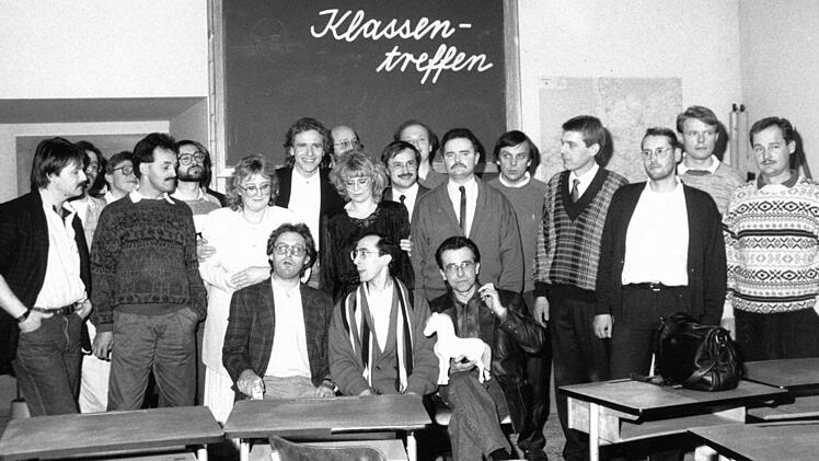 Gruppenfoto nach dem Klassentreffen 1988: Thomas Gottschalk und seine Mitschüler waren bei Dieter Kronzuckers gleichnamiger Sendung zu Gast. Foto: Archiv