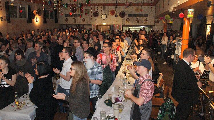 Julchen brachte den Saal zum Kochen. Foto: Joseph Beck
