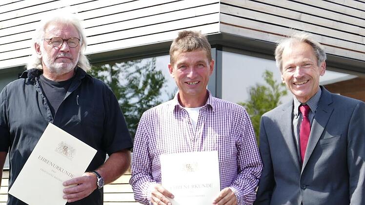 Zum 25 Jährigen Jubiläum beglückwünschte Holger Bothe (r.) Harald Schwarz und Johann Waldmann (l.)Felix Schwarz