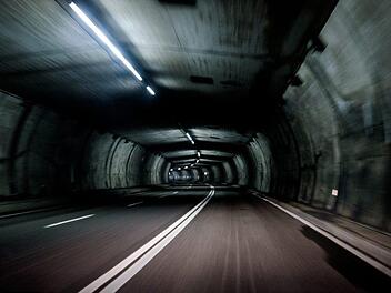 Vor einem Autobahntunnel war f&uuml;r eine Autofahrerin am Donnerstagnachmittag Endstation. Der Grund: Sie hatte Angst durch den Tunnel zu fahren. Symbolfoto: pixabay.com/pexels