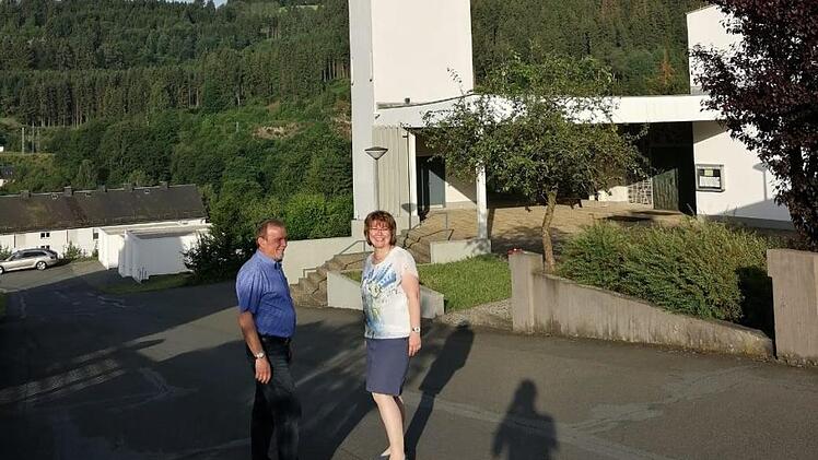 Die Pfarrgemeinderatsvorsitzende Gisela Kaiser und der Vorsitzende der Kirchenverwaltung Arnold Imsel.Veronika Schadeck