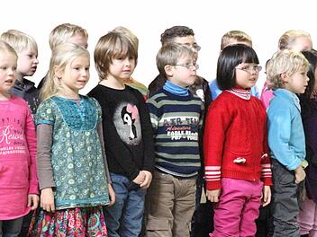 Musikalische Untermalung gab es von den jungen Sängern aus dem Liebfrauenhaus. Fotos: Michael Busch