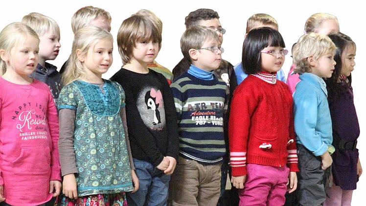 Musikalische Untermalung gab es von den jungen Sängern aus dem Liebfrauenhaus. Fotos: Michael Busch