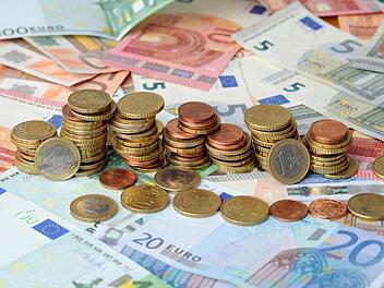 Ist  Henry Schramm (CSU) mit dem Geld aus seinen Verfügungsmitteln immer ordnungsgemäß umgegangen? Ja, meint die Mehrheit des Kulmbacher Stadtrats, die den früheren Oberbürgermeister gestern vollständig entlastete. Symbolfoto: Tobias Hase/dpa