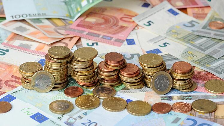 Ist  Henry Schramm (CSU) mit dem Geld aus seinen Verfügungsmitteln immer ordnungsgemäß umgegangen? Ja, meint die Mehrheit des Kulmbacher Stadtrats, die den früheren Oberbürgermeister gestern vollständig entlastete. Symbolfoto: Tobias Hase/dpa